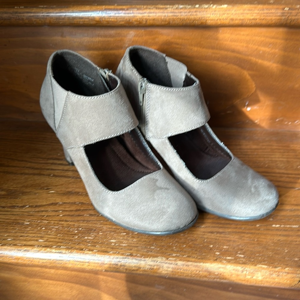 Aerosols suede zip up heels/booties